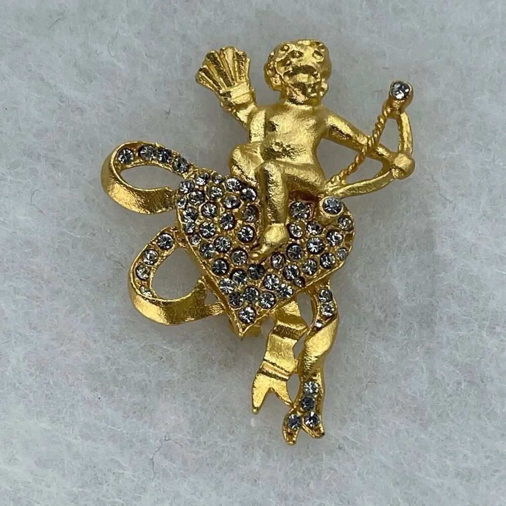 Vintage rhinestone cherub brooch with rhinestones.